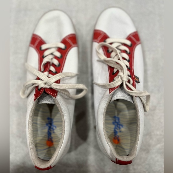 [39/8-8.5] Softinos Women Red and White Low Top Lace Up Sneakers EUC - Picture 2 of 10
